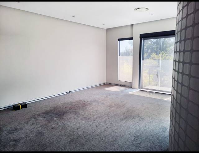 169M² OFFICE FOR SALE IN LOMBARDY ESTATE